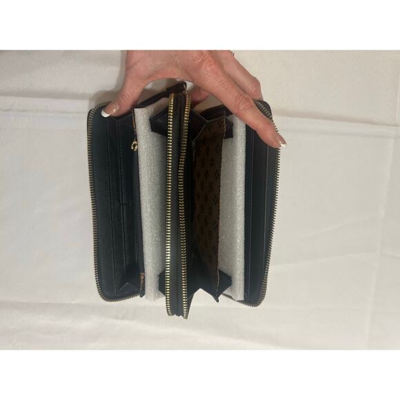 Charisma Via Monogrammed Brown Wallet Wristlet with Gold Hardware - Picture 3 of 8